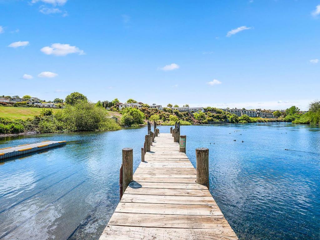 Central Riverside Retreat - Taupo Holiday Home Esterno foto