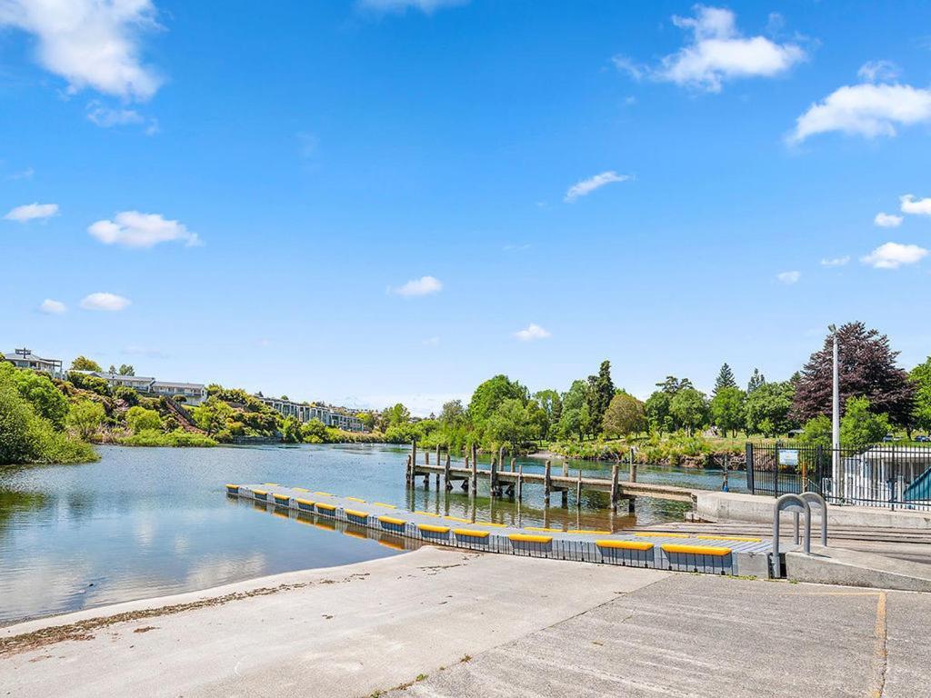 Central Riverside Retreat - Taupo Holiday Home Esterno foto