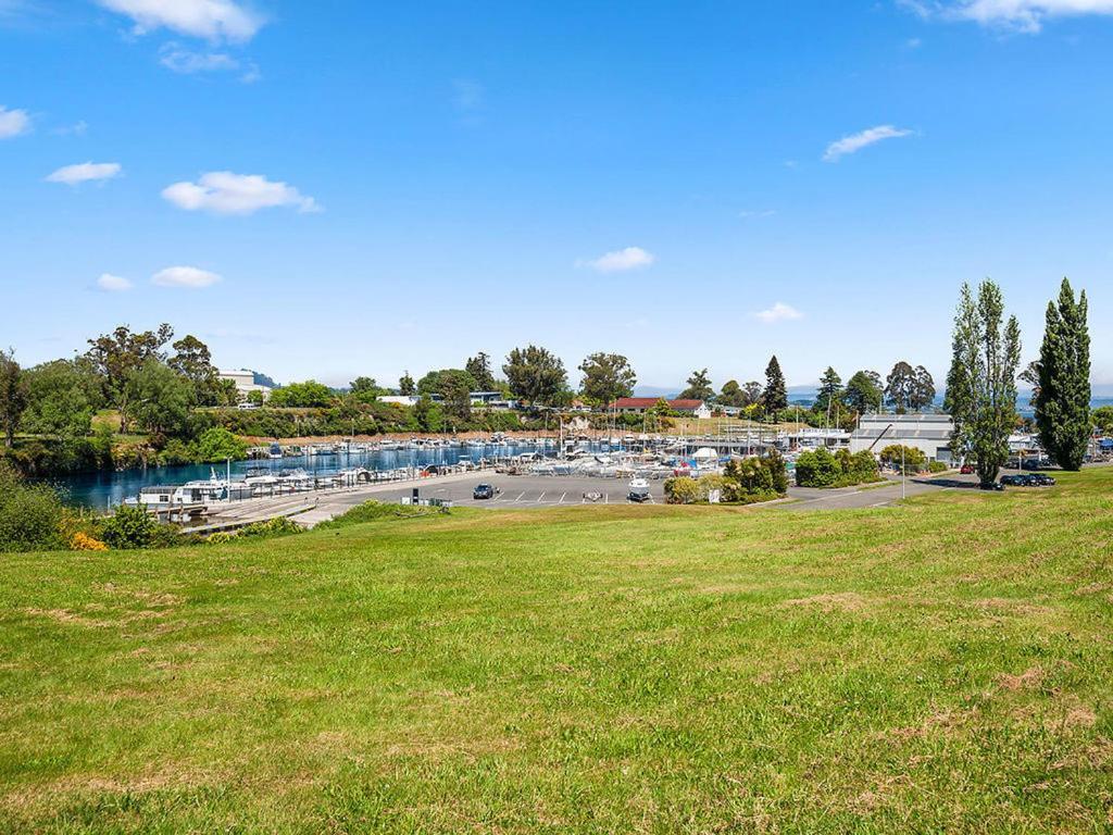 Central Riverside Retreat - Taupo Holiday Home Esterno foto