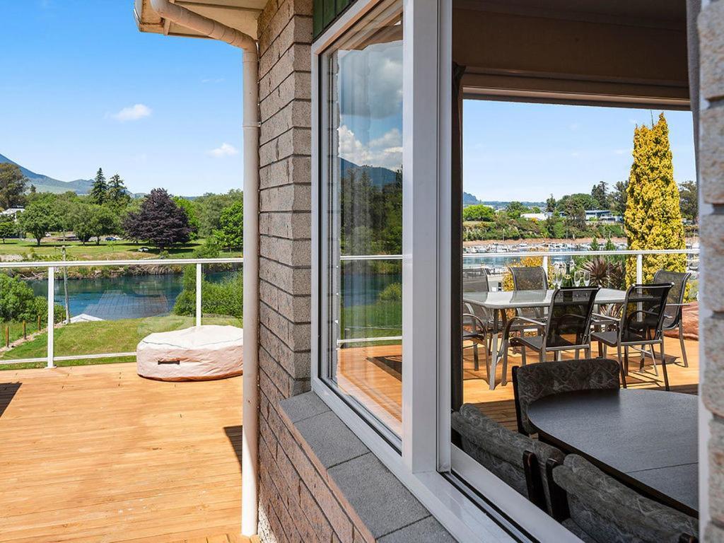 Central Riverside Retreat - Taupo Holiday Home Esterno foto