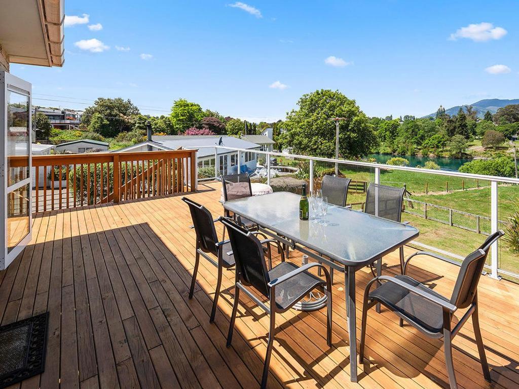 Central Riverside Retreat - Taupo Holiday Home Esterno foto
